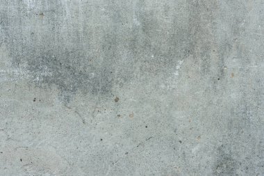 Çizik ve çatlaklarla dolu bir duvar parçası.