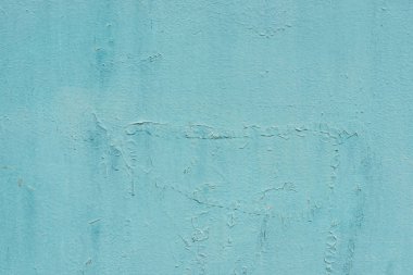 Çizik ve çatlaklarla dolu bir duvar parçası.