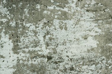 Çizik ve çatlaklarla dolu bir duvar parçası.