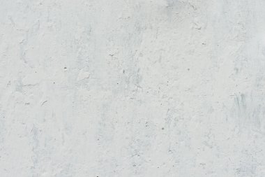 Çizik ve çatlaklarla dolu bir duvar parçası.