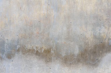 Çizik ve çatlaklarla dolu bir duvar parçası.