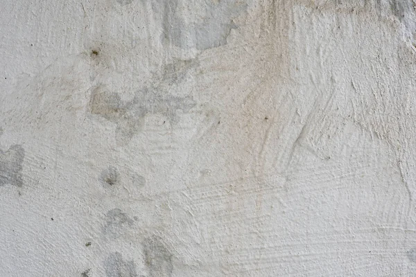 Çizik ve çatlaklarla dolu bir duvar parçası.