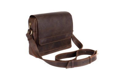 İzole beyaz bir arka plan üzerinde deri çanta