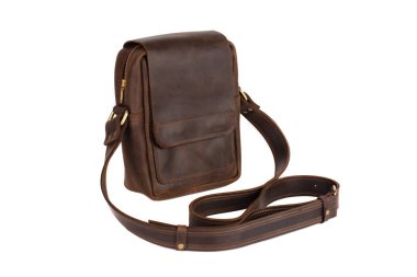 İzole beyaz bir arka plan üzerinde deri çanta