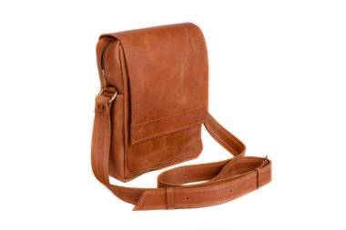 İzole beyaz bir arka plan üzerinde deri çanta