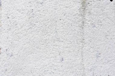 Çizik ve çatlaklarla dolu bir duvar parçası.