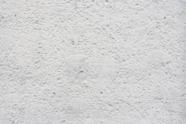 Çizik ve çatlaklarla dolu bir duvar parçası.