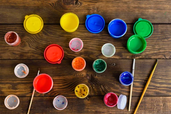 Barnens Färg Och Penslar Ett Träbord Det Kan Användas Som — Stockfoto