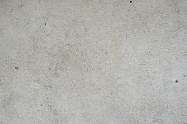 Çizik ve çatlaklarla dolu bir duvar parçası.