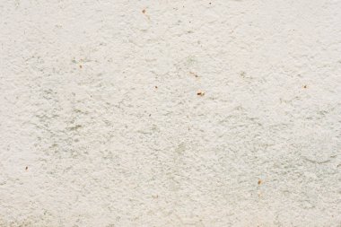 Çizik ve çatlaklarla dolu bir duvar parçası.