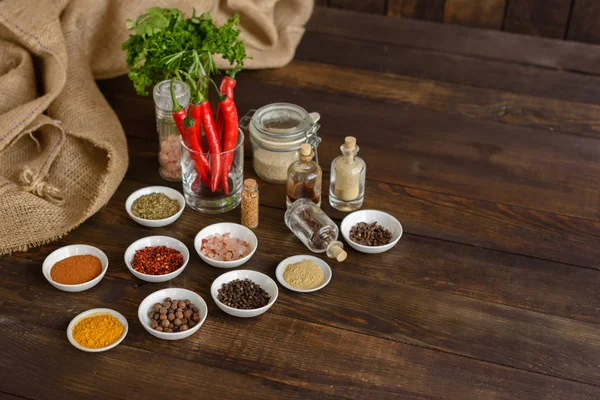 Diverse Specerijen Houten Lepels Voedingsmiddelen Nieuwe Voedselingrediënten — Stockfoto