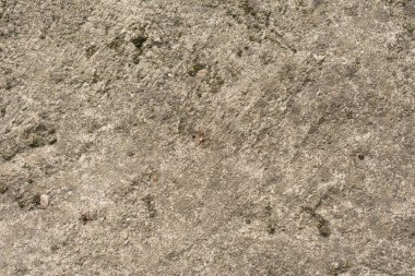 Çizik ve çatlaklarla dolu bir duvar parçası.