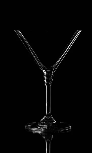 Leere Glassilhouette isoliert auf schwarzem Hintergrund — Stockfoto