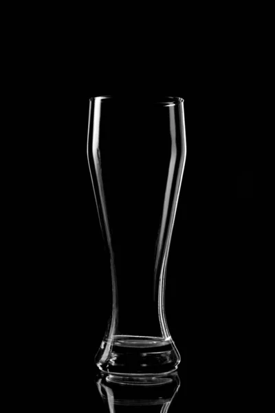 Tomma glas silhuett isolerad på svart bakgrund — Stockfoto