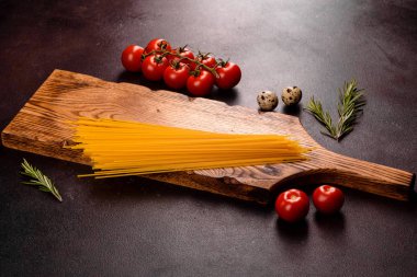 Koyu arkaplanda pişirme macunu içeriği