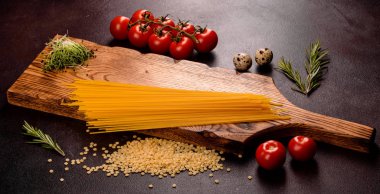 Koyu arkaplanda pişirme macunu içeriği