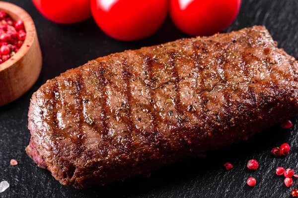 Ribeye Steak Mit Kartoffeln Zwiebeln Und Kirschtomaten Saftiges Steak Mit — Stockfoto