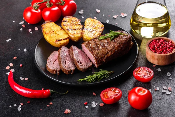 Ribeye Steak Avec Pommes Terre Oignons Tomates Cerises Steak Juteux — Photo