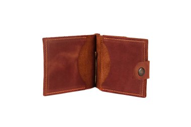 Beyaz arka planda doğal deri cüzdan. Başarılı adamlar için suç ortağı.