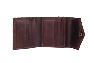 Beyaz arka planda doğal deri cüzdan. Başarılı adamlar için suç ortağı.