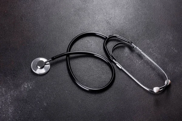 Medische Benodigdheden Een Donkere Achtergrond Als Een Kenmerk Van Strijd — Stockfoto