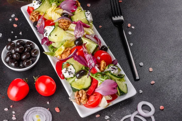 Griechischer Salat Mit Frischem Gemüse Schafskäse Und Schwarzen Oliven Gesunder — Stockfoto