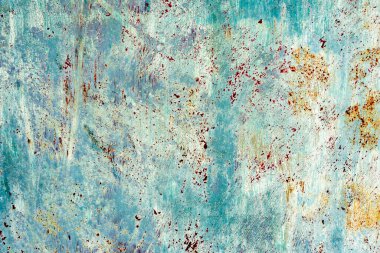 Çatlakları ve çizikleri olan metal bir duvarın dokusu arka plan olarak kullanılabilir.