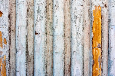 Çatlakları ve çizikleri olan beton bir duvarın dokusu arka plan olarak kullanılabilir.