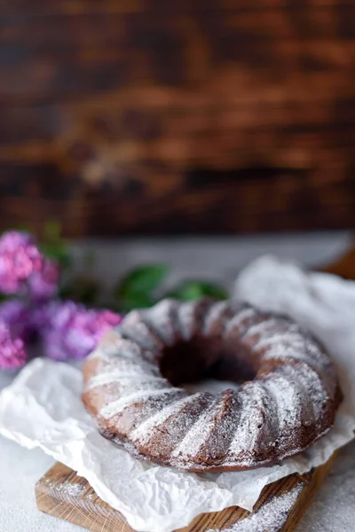 Rund Chokladmuffins Med Russin Och Vallmo Traditionell Muffins Med Hål — Stockfoto