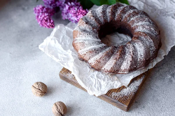 Rund Chokladmuffins Med Russin Och Vallmo Traditionell Muffins Med Hål — Stockfoto