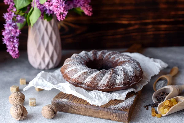 Magdalena Redonda Chocolate Con Pasas Amapola Pastelito Tradicional Con Agujero —  Fotos de Stock