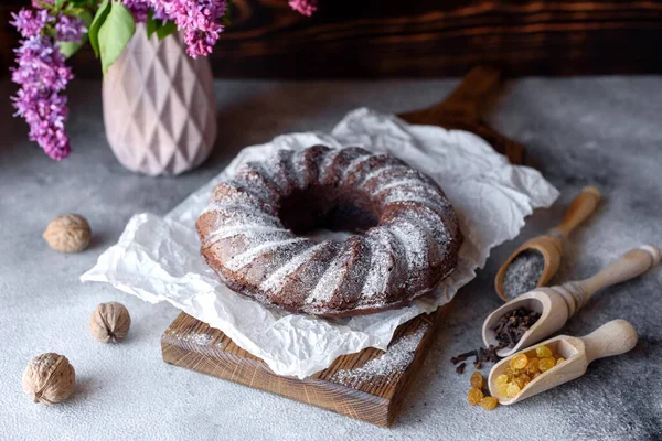 Magdalena Redonda Chocolate Con Pasas Amapola Pastelito Tradicional Con Agujero —  Fotos de Stock