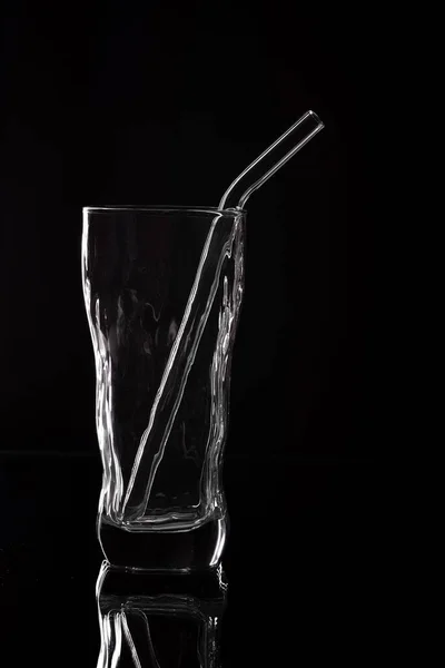 Silhouette Eines Trinkglases Auf Schwarzem Hintergrund Leere Glassilhouette Isoliert Auf — Stockfoto