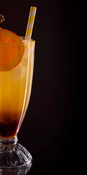 Frissítő Hűvös Mangó Rum Collins Bárpulton Koktél Egy Partin Este — Stock Fotó