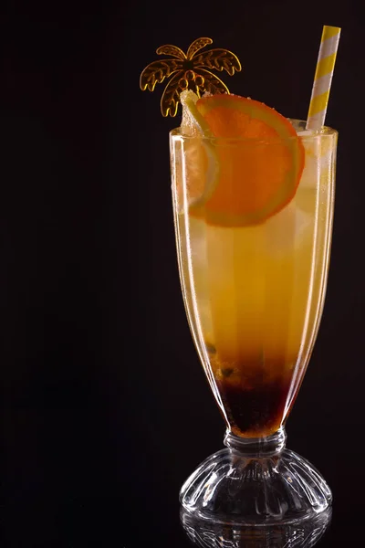 Rafraîchissant Collins Rhum Mangue Fraîche Sur Comptoir Bar Cocktail Une — Photo