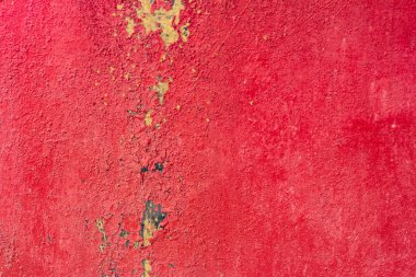 Çatlakları ve çizikleri olan metal bir duvarın dokusu arka plan olarak kullanılabilir.