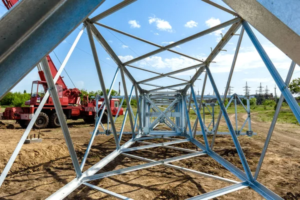 Vysokonapěťový Elektrický Pilíř Zespodu Vysokonapěťová Elektrická Věž Vysokonapěťová Přenosová Věž — Stock fotografie