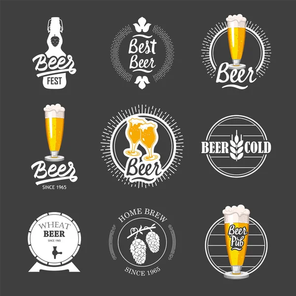 Illustration vectorielle avec logo et étiquettes de pub de bière. Symboles simples verre, bouteille. Traditions de la boisson. Éléments décoratifs pour votre design. Style blanc noir . — Image vectorielle