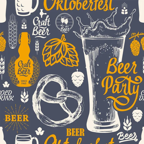 无缝的慕尼黑啤酒节背景中的素描样式。矢量图和酒馆模式。多色的装饰。不同类型的啤酒、 苹果酒和小吃为您包装设计. — 图库矢量图片