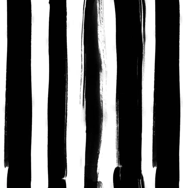 Бесшовный рисунок с креативной текстурой. Фон с нарисованными вручную акварельными вертикальными линиями, мазками красок. Черное и белое. — стоковое фото