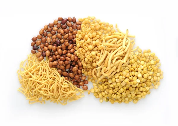Chanachur Mix, Peanut, Vujia, Chana, Chanachur, Fresh Chanachur veya Bombay karışımı beyaz arkaplanda