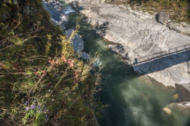 White Mountain kayalık gorge nehirde. Granit Canyon.