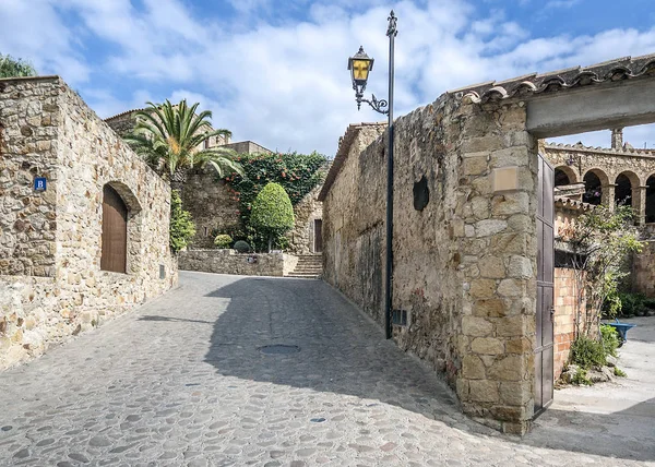 Spain, Catalonia , Girona, Pals - stone streets, buildings. — Stock Photo, Image