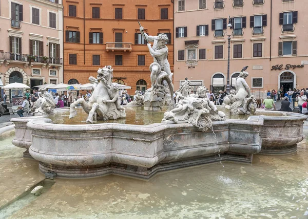 Italy Rome. The famous Neptune fountain is located in the northe — Stock Photo, Image