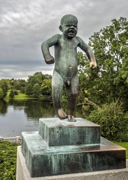 Sculpture Angry kid — Stock Photo, Image