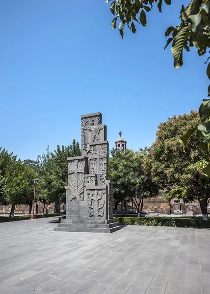 Khachkar in memory of the genocide of the Armenian people. — Stock Photo, Image