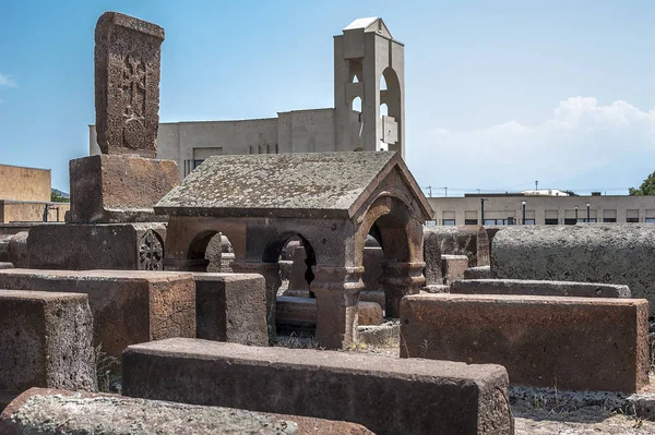 Ancient cemetery in the territory of the Etchmiadzin. — Stock Photo, Image