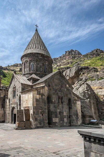 A igreja principal do complexo de mosteiro Gegardavank . — Fotografia de Stock