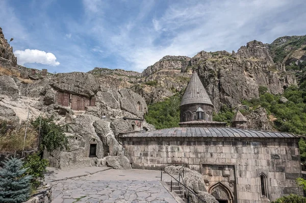Armenië, de monastieke complexe vergevorderdGeghard. — Stockfoto
