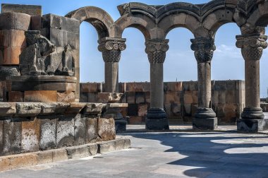 Zvarnots Tapınağı (tapınak infazcı geri yüklenen kalıntıları